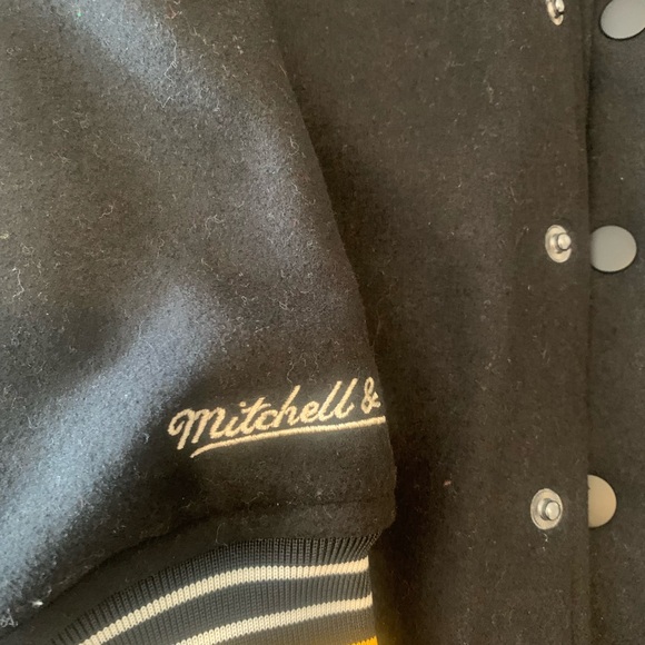 Mitchell and Ness Boston Bruins Youth Medium Wool Varsity Jacket - Picture 3 of 4